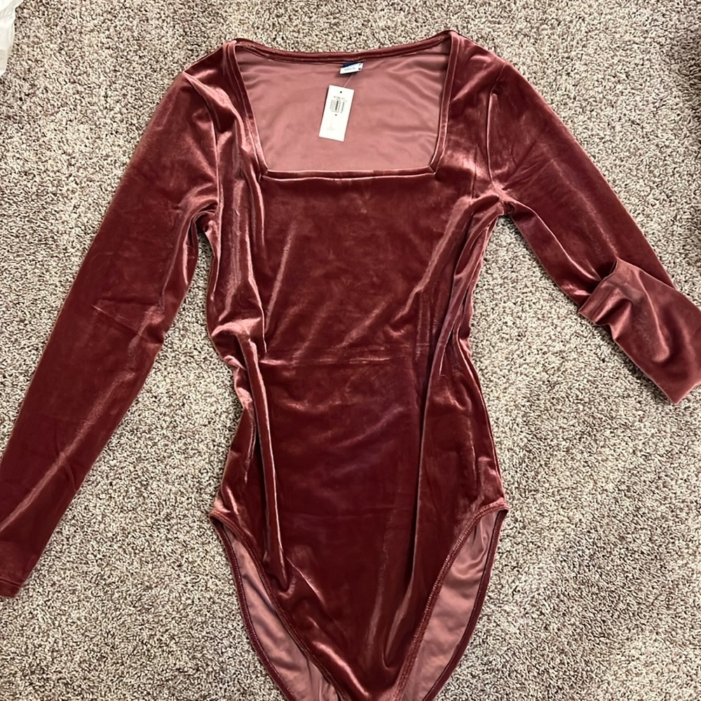 Velvet body suit in desert rose. Old Navy Medium. NWT